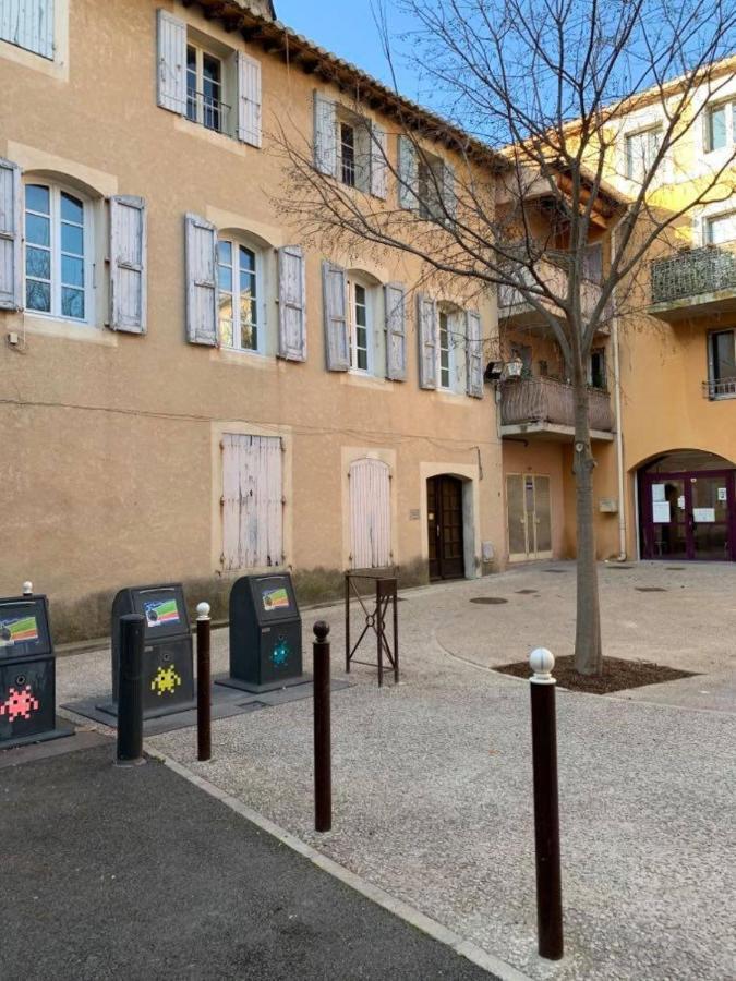 Studio au calme dans le centre-ville historique LʼIsle-sur-la-Sorgue Extérieur photo