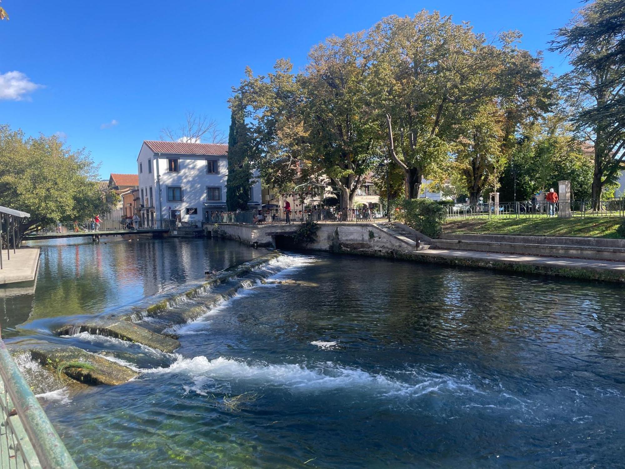 Studio au calme dans le centre-ville historique LʼIsle-sur-la-Sorgue Extérieur photo