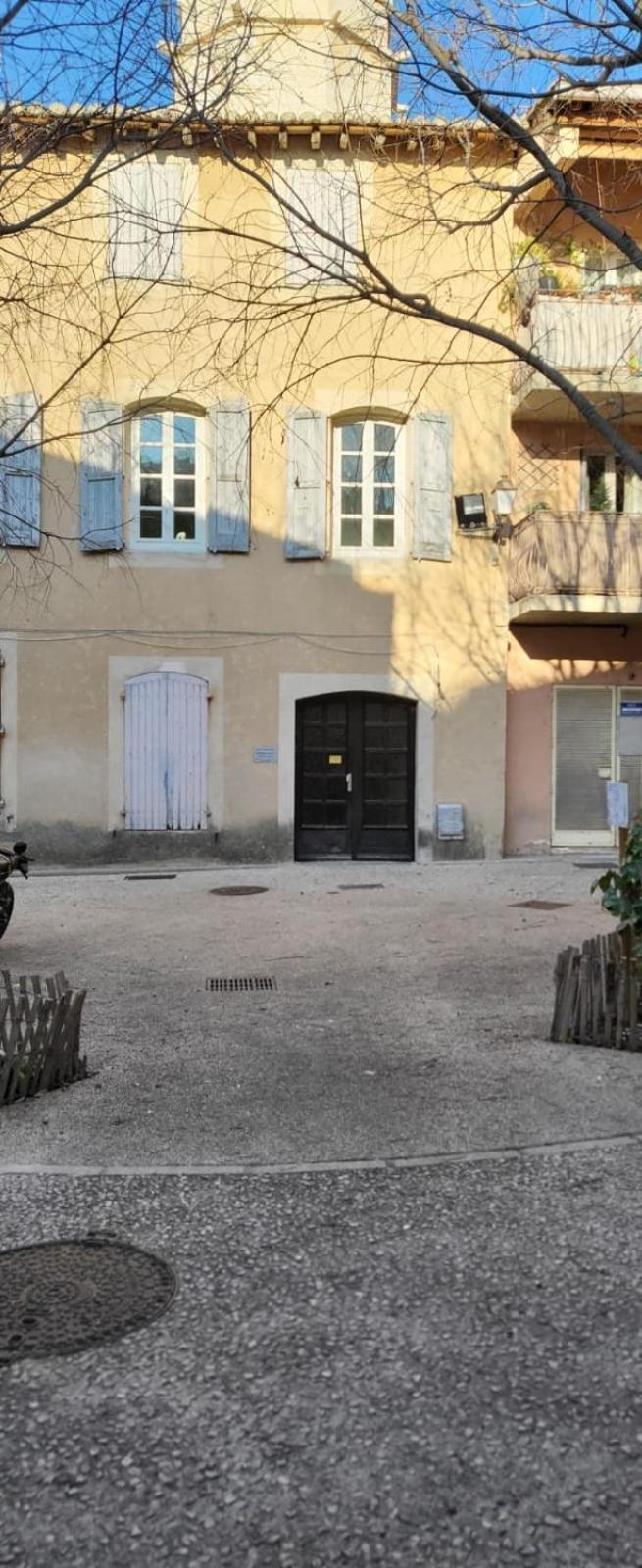 Studio au calme dans le centre-ville historique LʼIsle-sur-la-Sorgue Extérieur photo