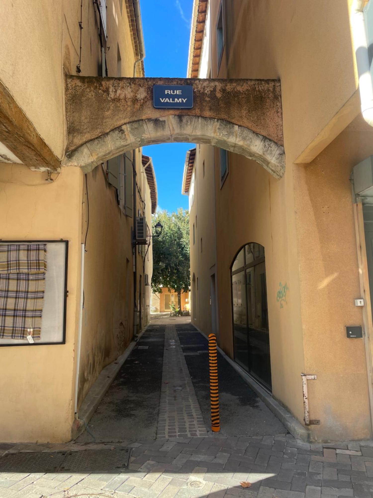 Studio au calme dans le centre-ville historique LʼIsle-sur-la-Sorgue Extérieur photo